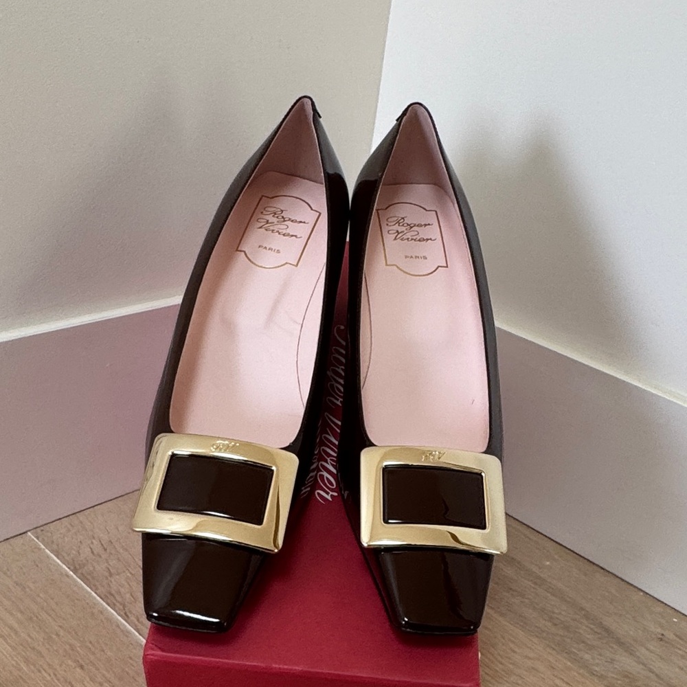 Roger Vivier Brown Pumps with Signature Buckle Sz 40
